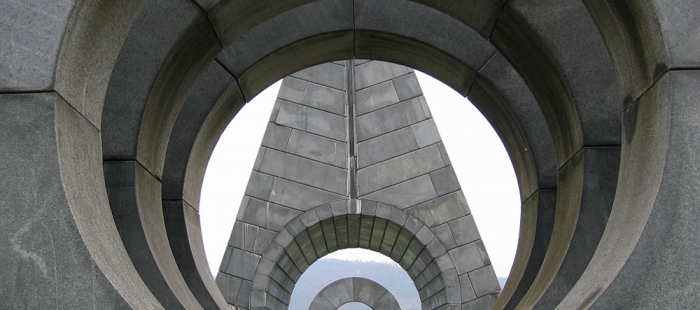 Architektur der Erinnerung: Die Denkmäler des Bogdan Bogdanovic Architektur der Erinnerung: Die Denkmäler des Bogdan Bogdanovic