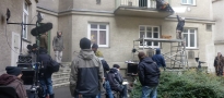 Dreharbeiten zum Spielfilm DAS PFERD AUF DEM BALKON in einem Gemeindebau (Bild: Vienna Film Commission)